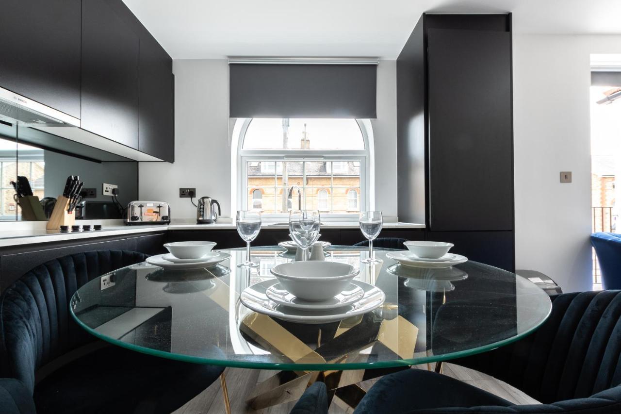 Elegant Apartments In Staines L Free Onsite Parking ستينس المظهر الخارجي الصورة