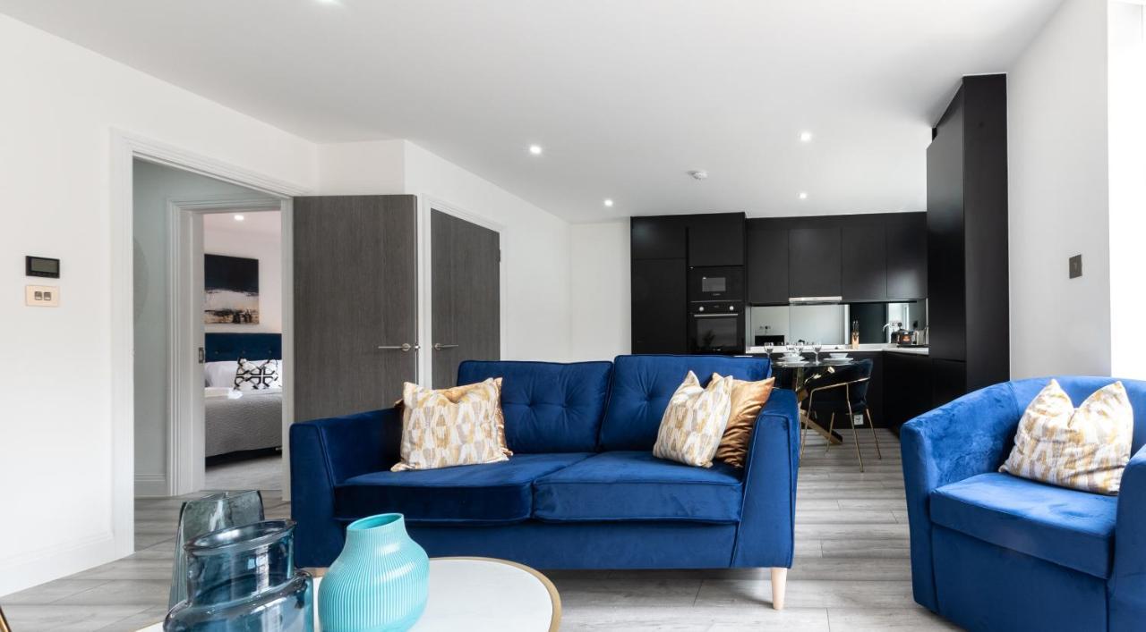 Elegant Apartments In Staines L Free Onsite Parking ستينس المظهر الخارجي الصورة