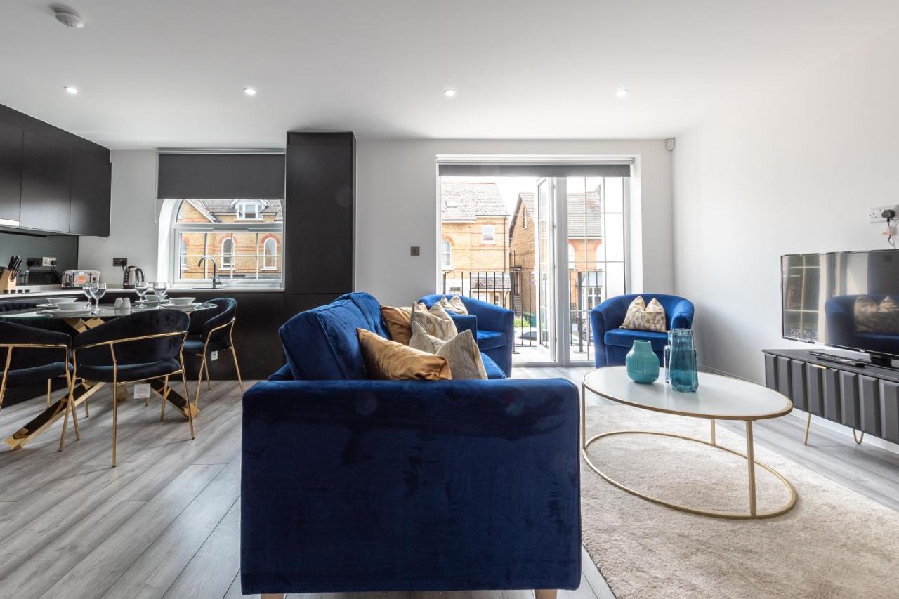 Elegant Apartments In Staines L Free Onsite Parking ستينس المظهر الخارجي الصورة