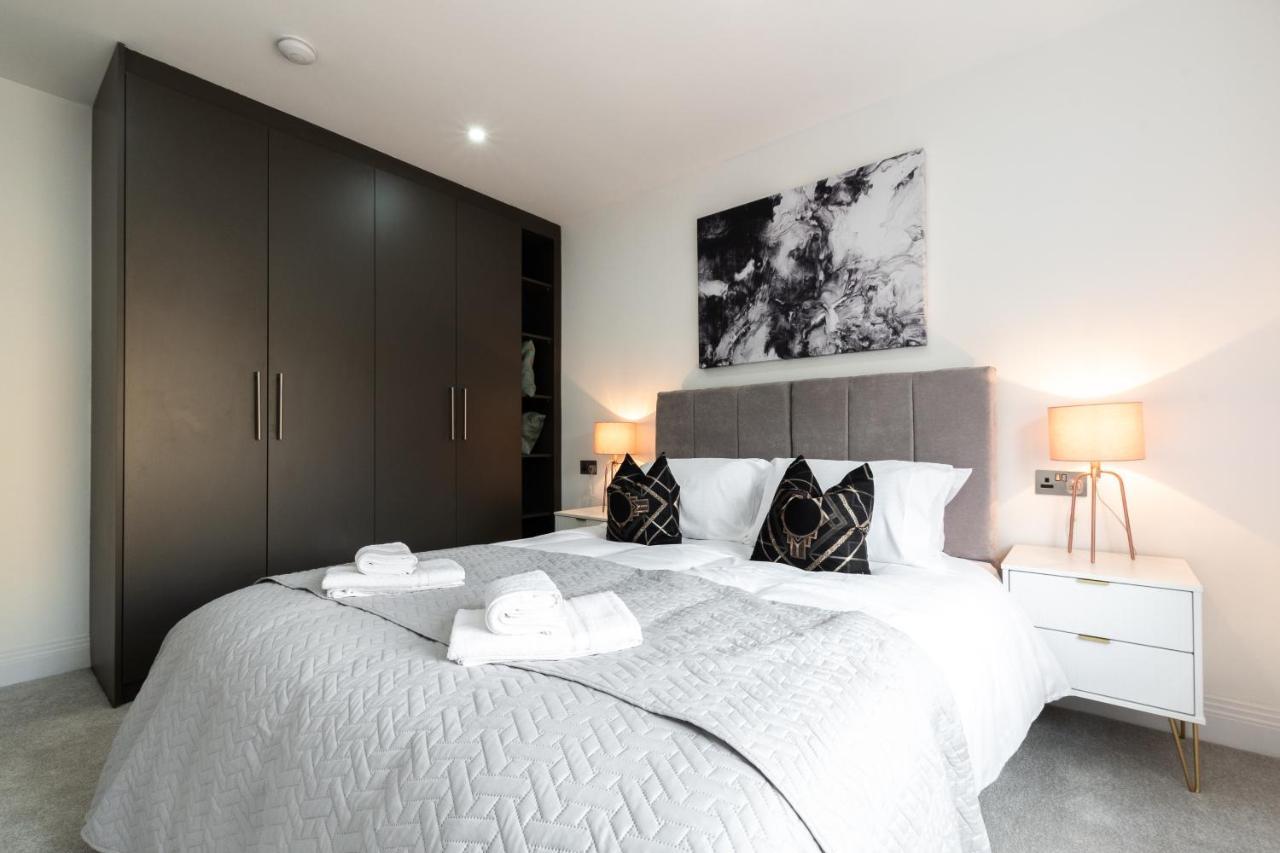 Elegant Apartments In Staines L Free Onsite Parking ستينس المظهر الخارجي الصورة