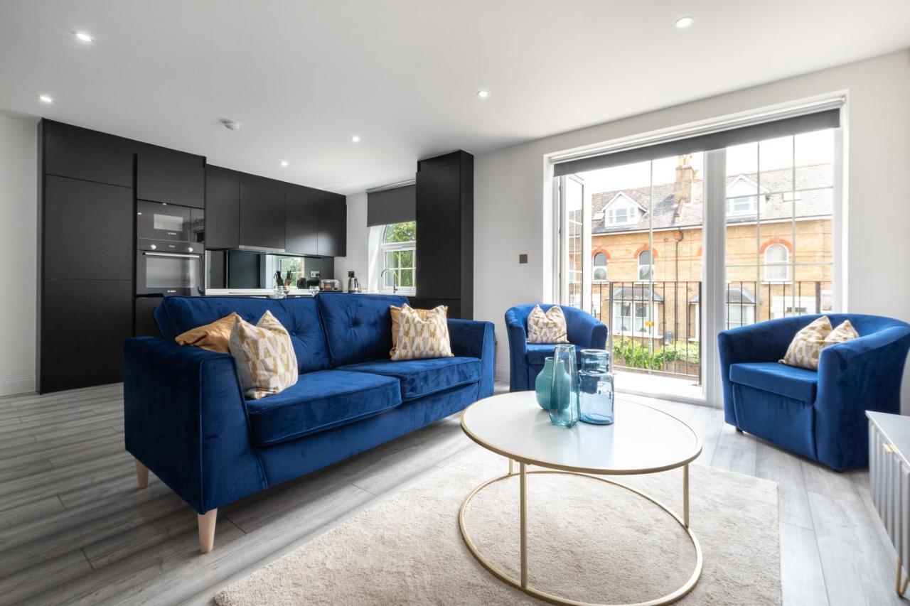 Elegant Apartments In Staines L Free Onsite Parking ستينس المظهر الخارجي الصورة