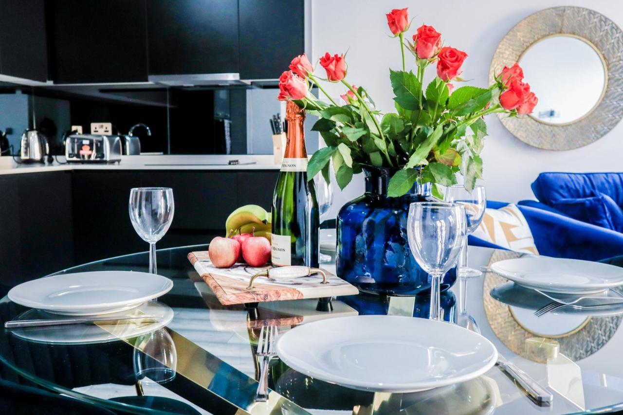 Elegant Apartments In Staines L Free Onsite Parking ستينس المظهر الخارجي الصورة
