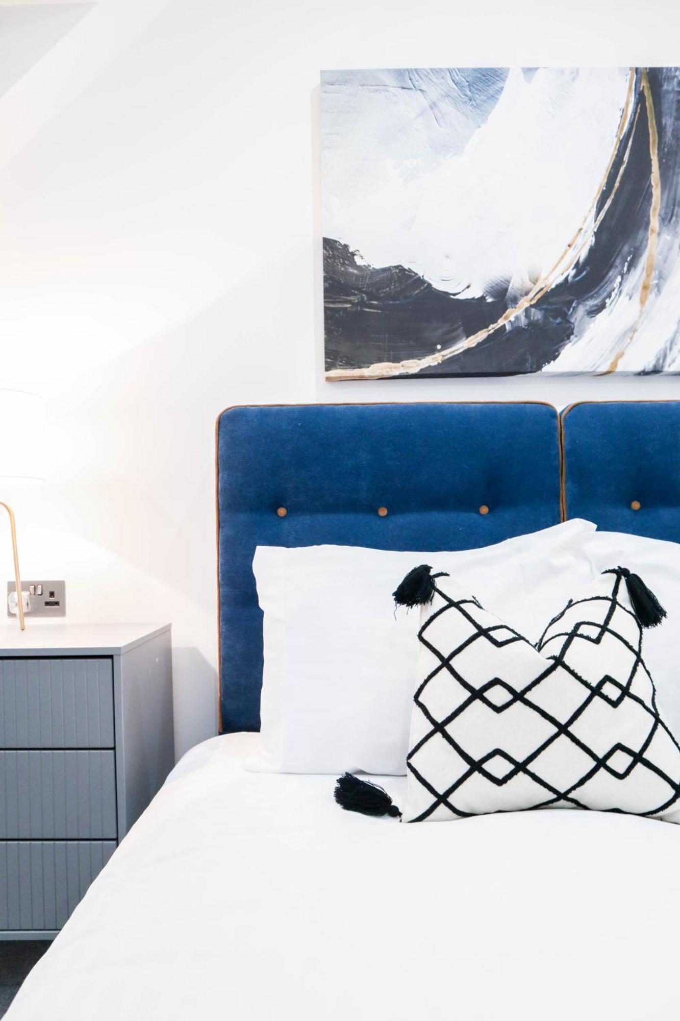 Elegant Apartments In Staines L Free Onsite Parking ستينس المظهر الخارجي الصورة