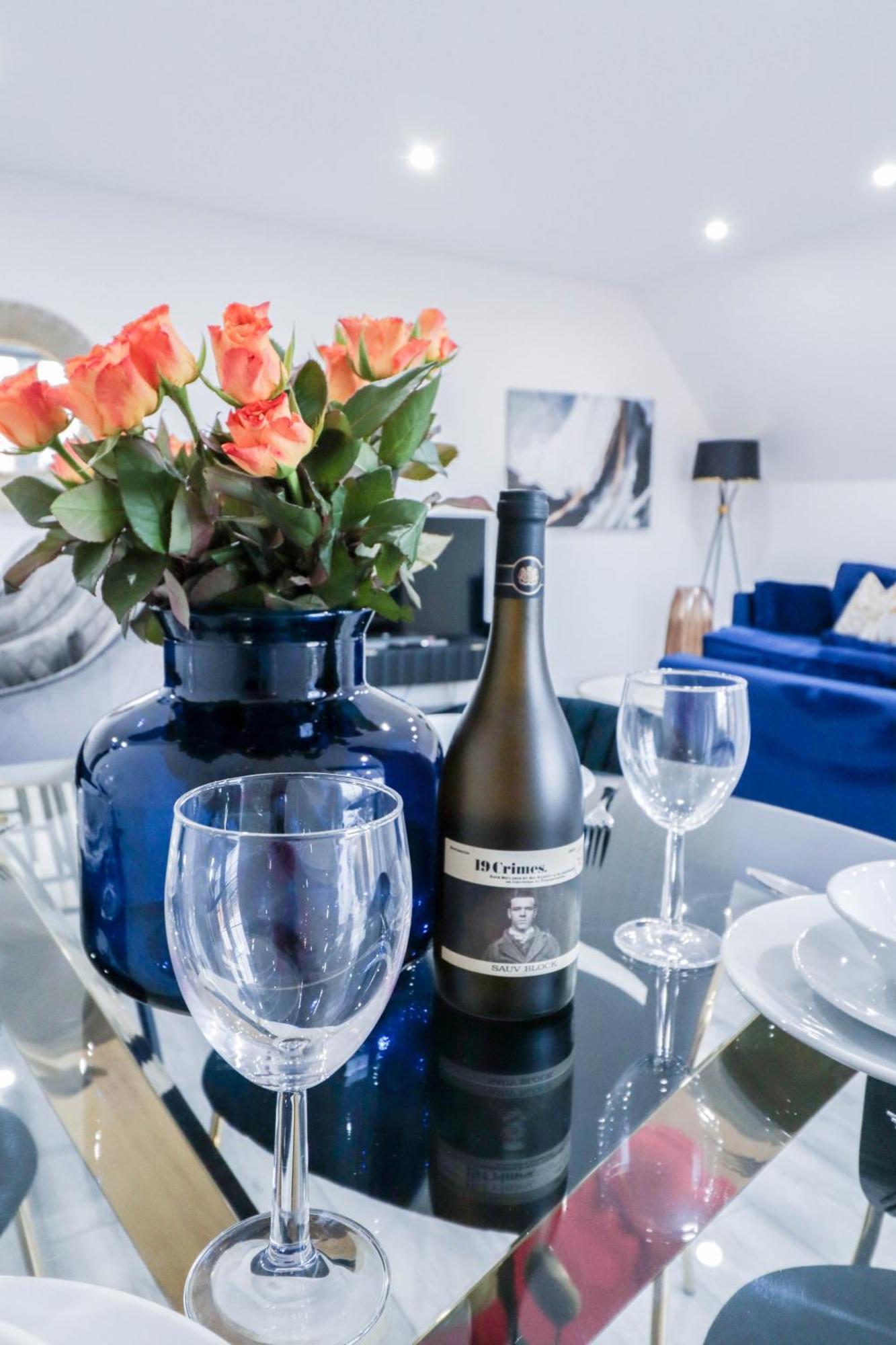 Elegant Apartments In Staines L Free Onsite Parking ستينس المظهر الخارجي الصورة