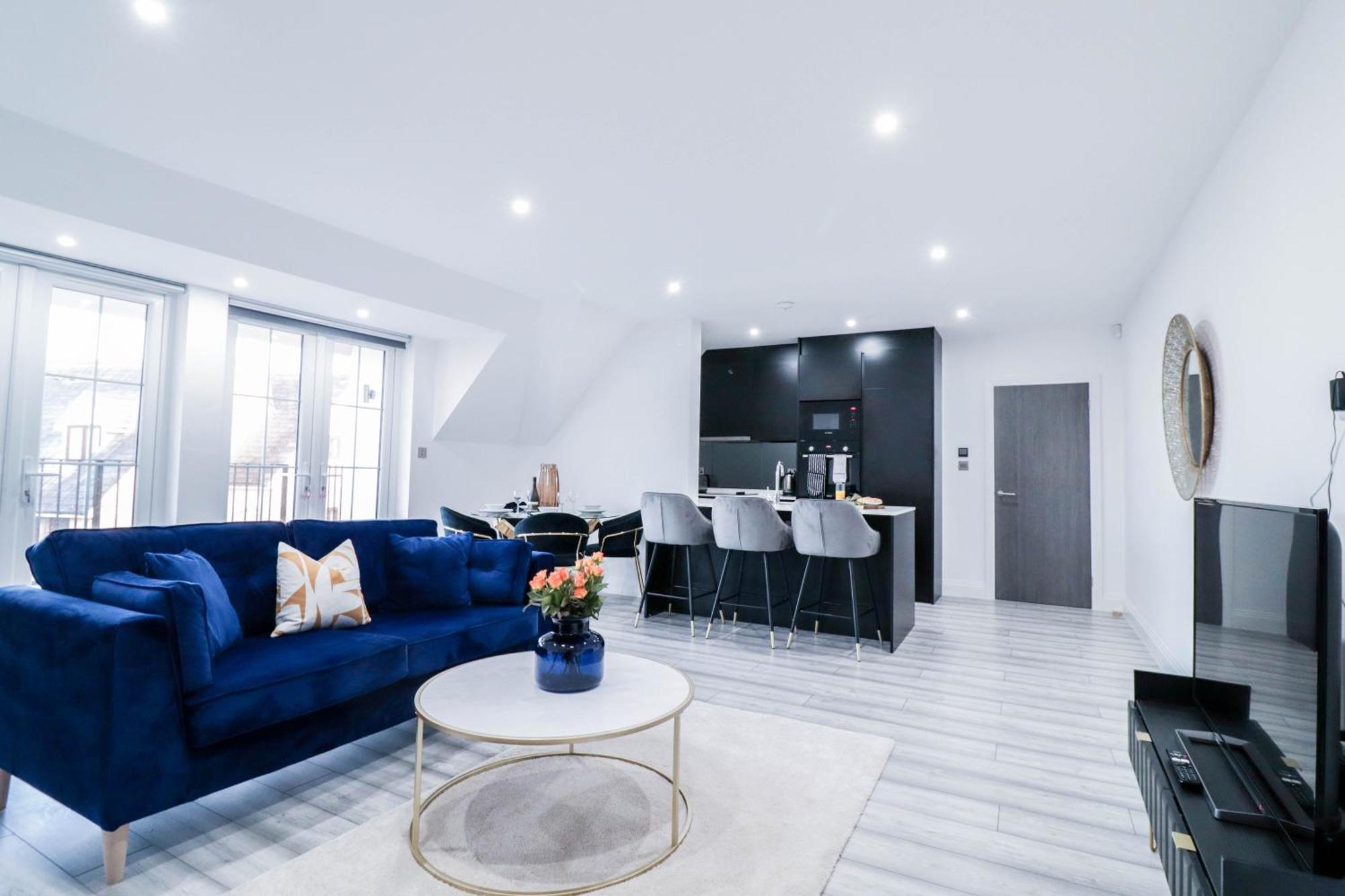 Elegant Apartments In Staines L Free Onsite Parking ستينس المظهر الخارجي الصورة
