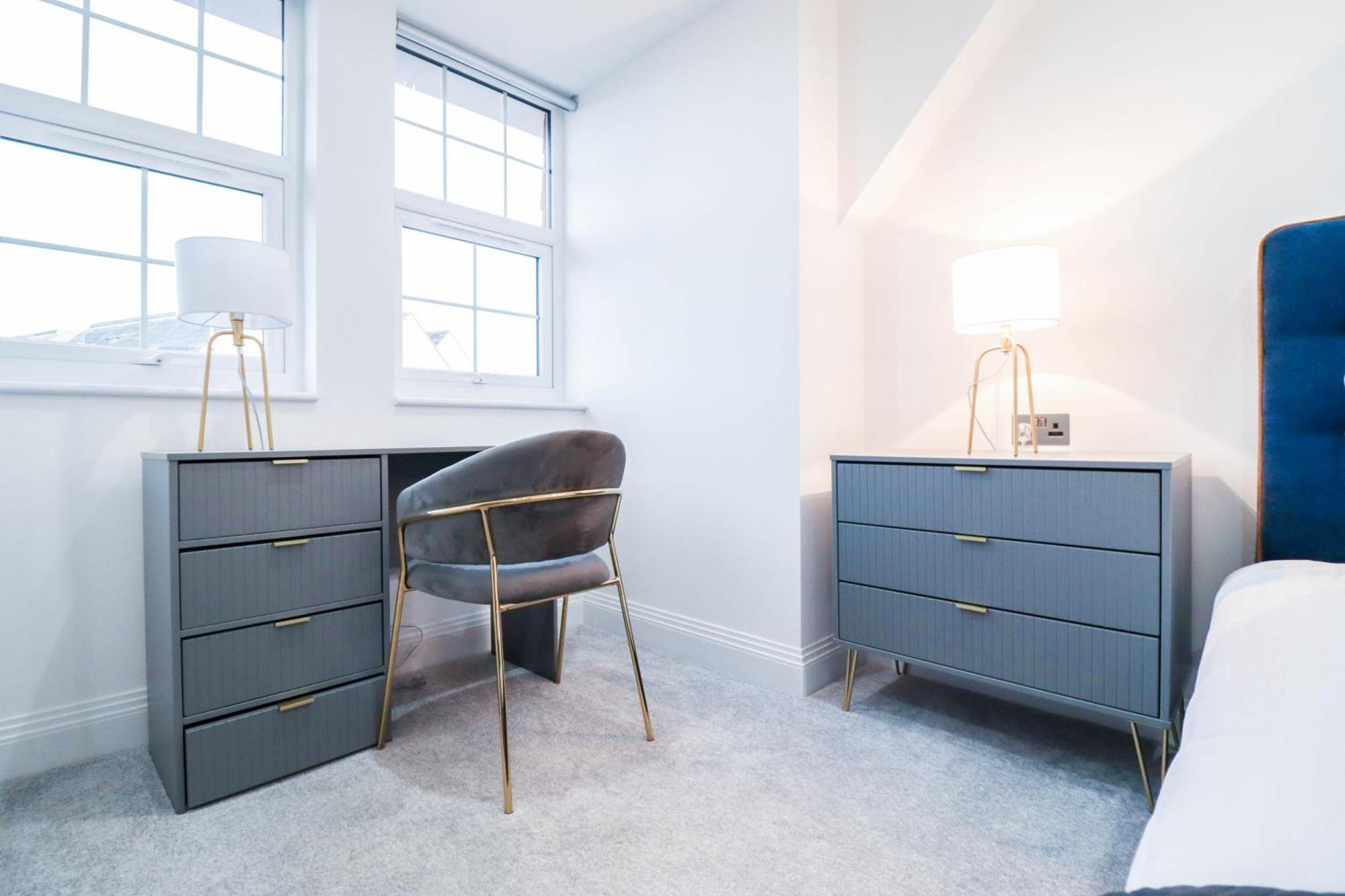 Elegant Apartments In Staines L Free Onsite Parking ستينس المظهر الخارجي الصورة