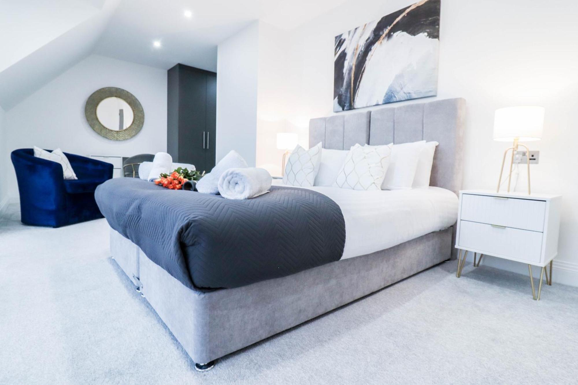 Elegant Apartments In Staines L Free Onsite Parking ستينس المظهر الخارجي الصورة