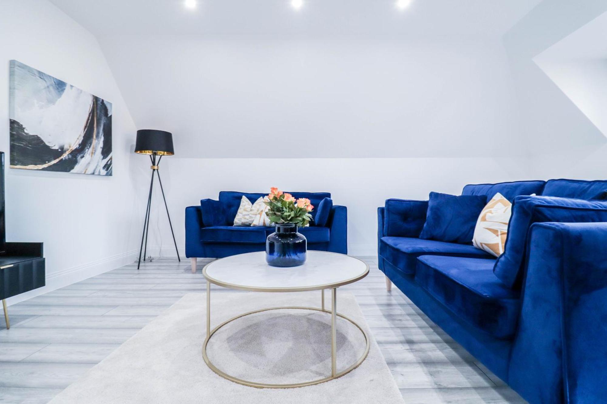 Elegant Apartments In Staines L Free Onsite Parking ستينس المظهر الخارجي الصورة