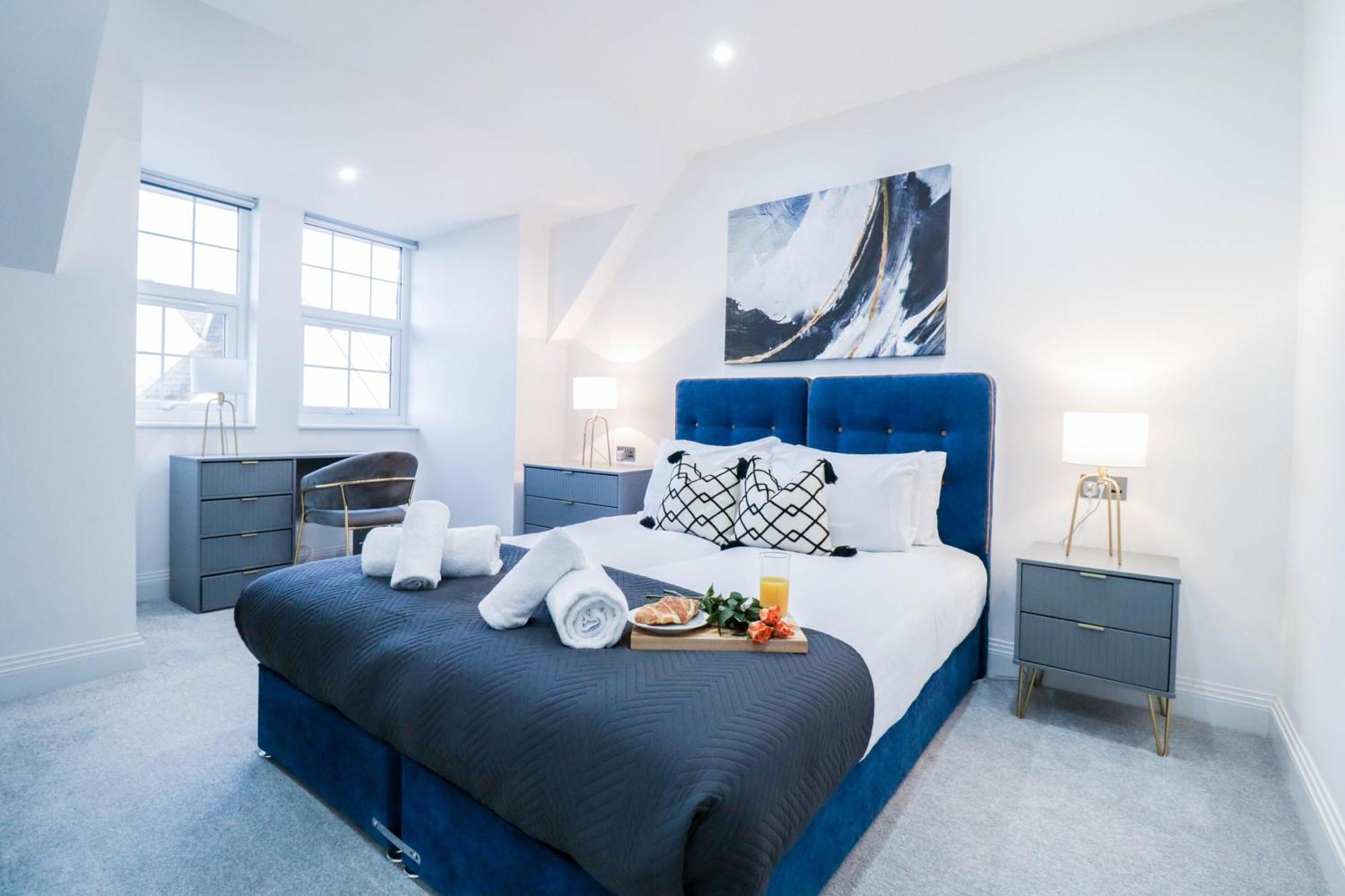 Elegant Apartments In Staines L Free Onsite Parking ستينس المظهر الخارجي الصورة