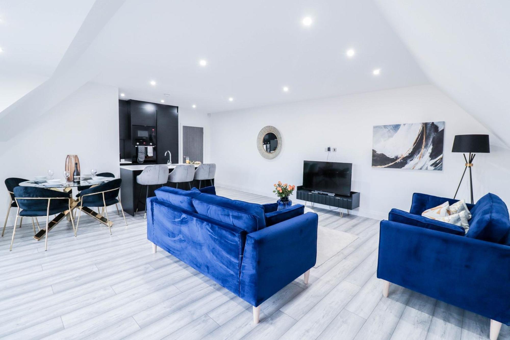 Elegant Apartments In Staines L Free Onsite Parking ستينس المظهر الخارجي الصورة