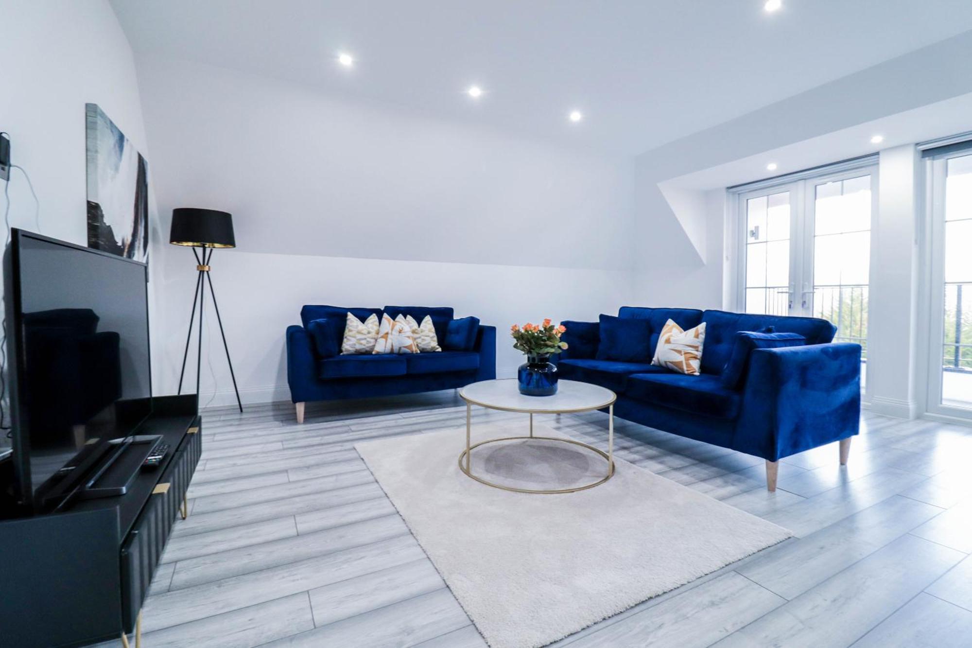 Elegant Apartments In Staines L Free Onsite Parking ستينس المظهر الخارجي الصورة