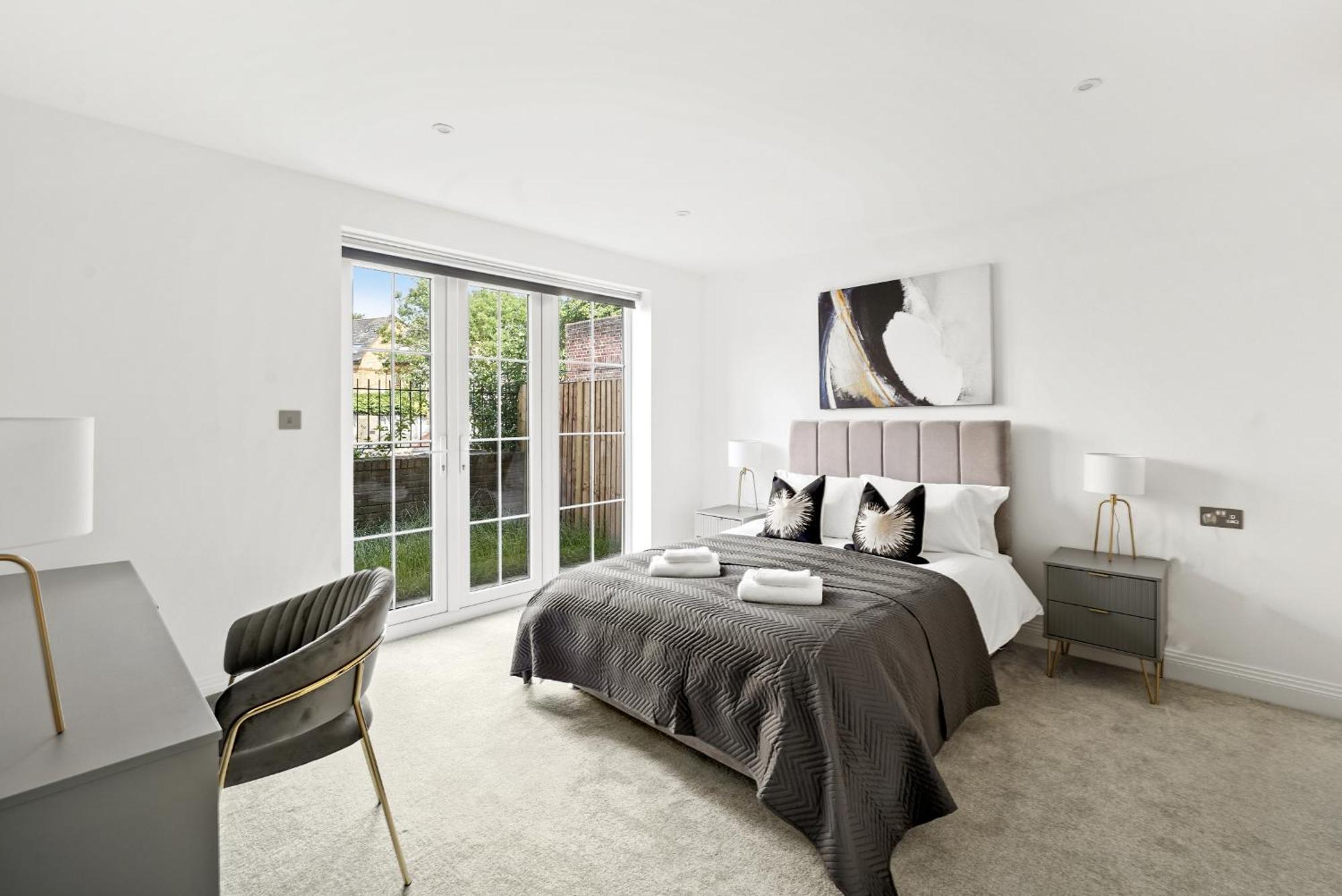 Elegant Apartments In Staines L Free Onsite Parking ستينس المظهر الخارجي الصورة