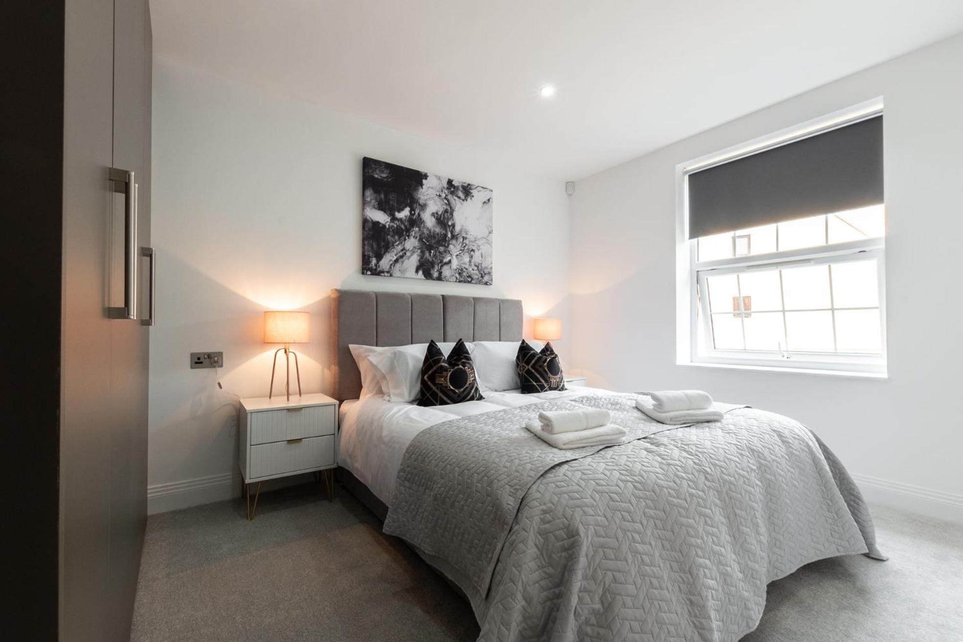 Elegant Apartments In Staines L Free Onsite Parking ستينس المظهر الخارجي الصورة